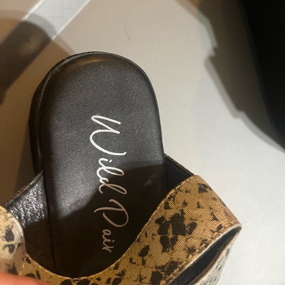 Wild pair printed platforms size 6.5 - Picture 3 of 4